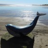 Balena albastra din lemn reciclat